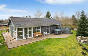 3 Bedroom Stunning Home In Fårvang